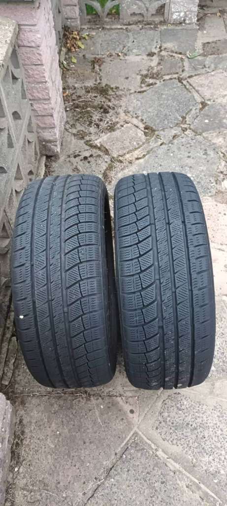 4 Galaxy Car Tyres - 2 x Davanti Wintoura 225/50R17 98V XL winter tyres + 2 x non-winter tyres.