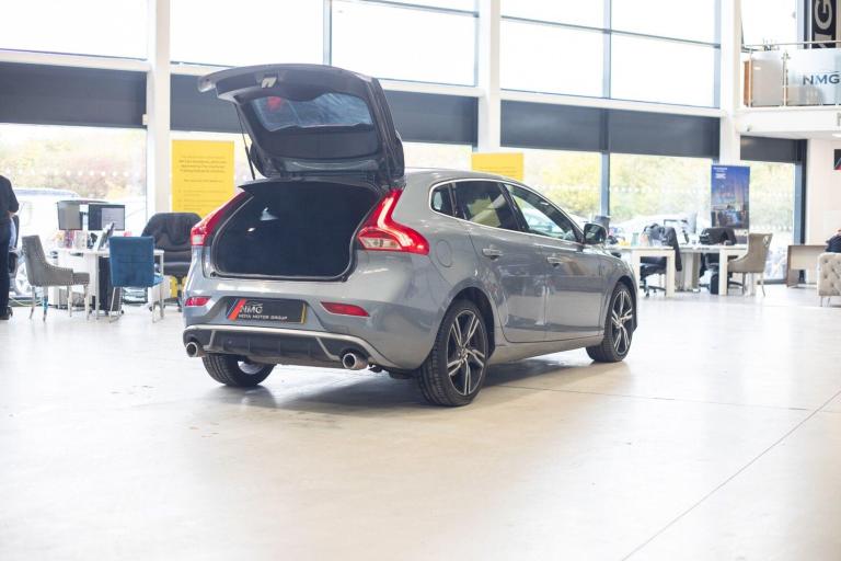 2019 Volvo V40 D2 [122] R DESIGN Edition 5dr Geartronic HATCHBACK DIESEL Automatic