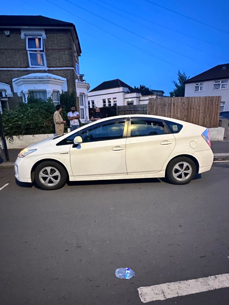 Toyota Prius Hybrid 2013 – Excellent Condition – New Hybrid Battery (Warranty)
