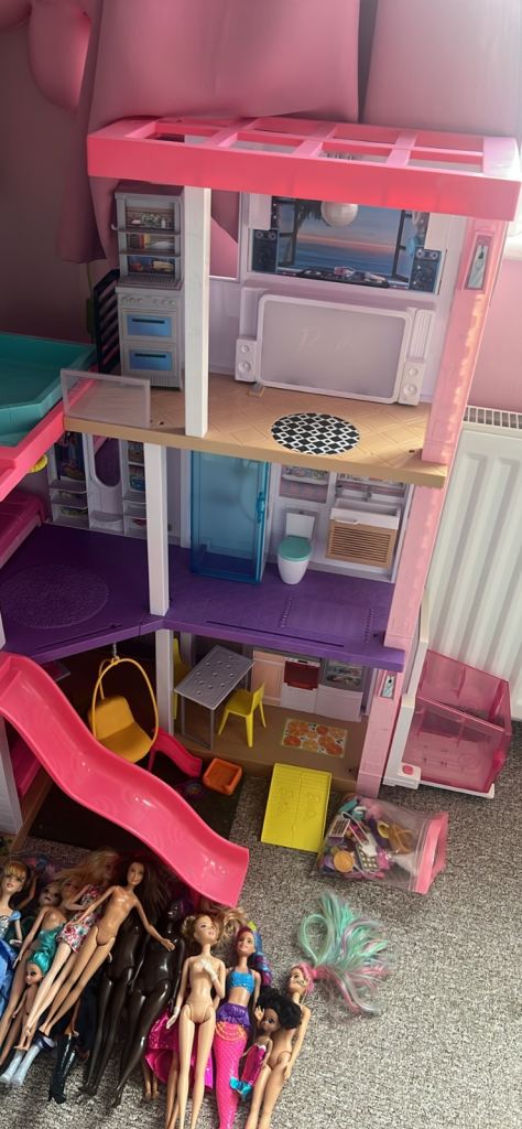 Barbie dream house 
