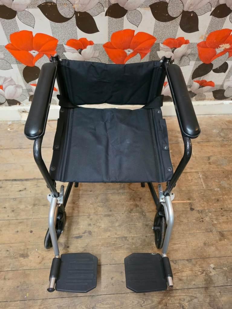 Foldable wheelchair 