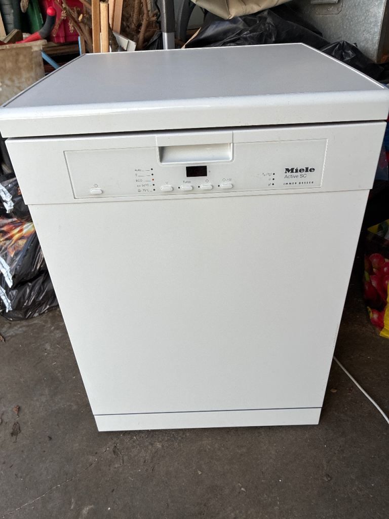 Miele G4203SC Freestanding Dishwasher 