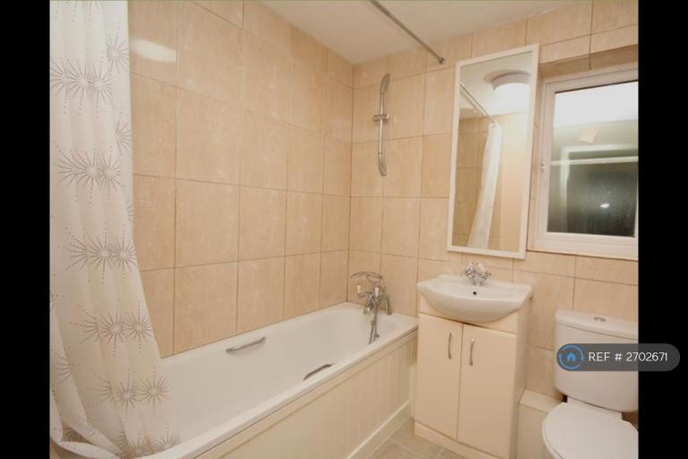 1 bedroom flat in Heddington Grove, London, N7 (1 bed) (#2702671)
