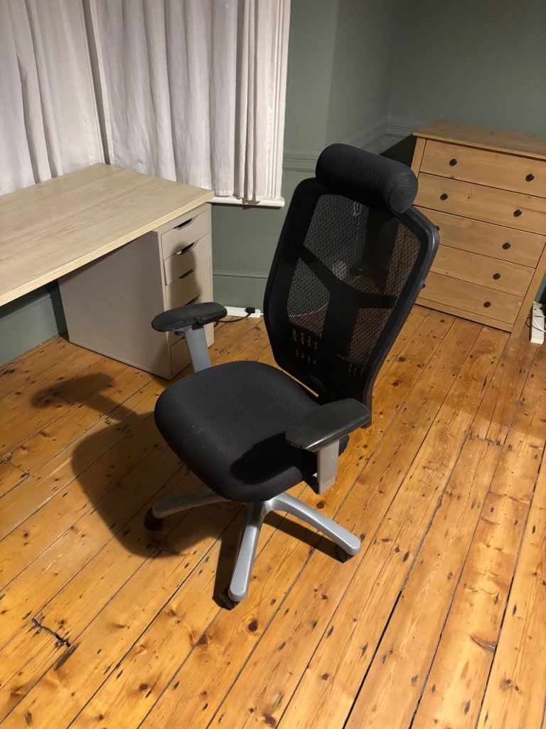 Black Ergonomic Office Chair with Headrest – Good Condition