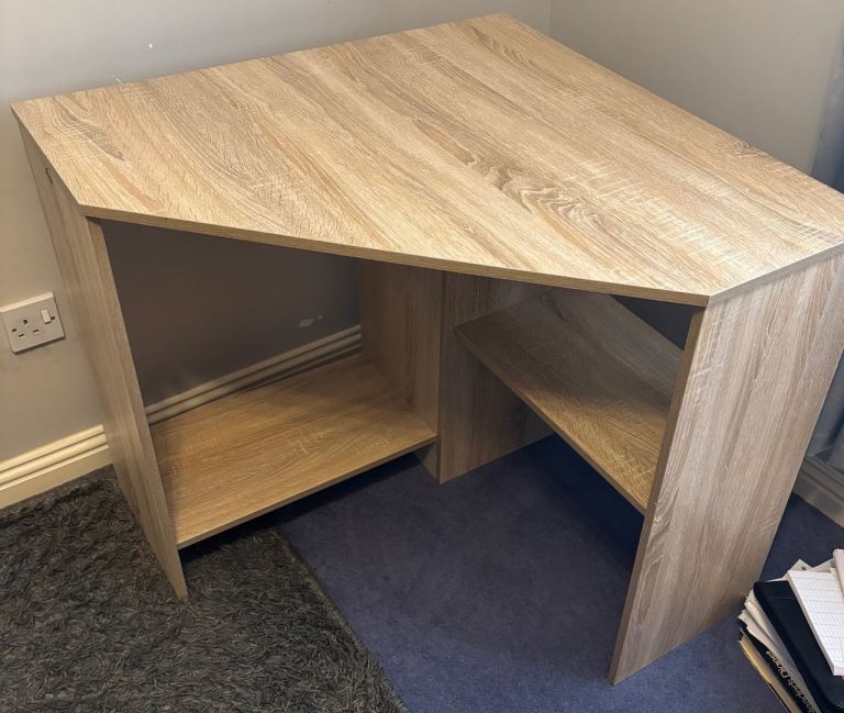 Corner desk and chair