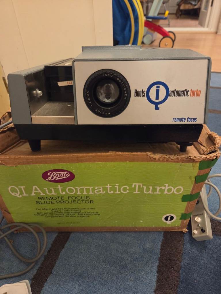 Boots QI Automatic Turbo Remote Focus Slide Projector