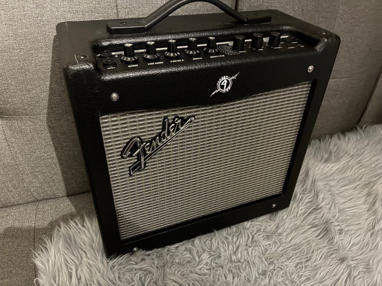 Fender mustang I V.2 guitar amp 