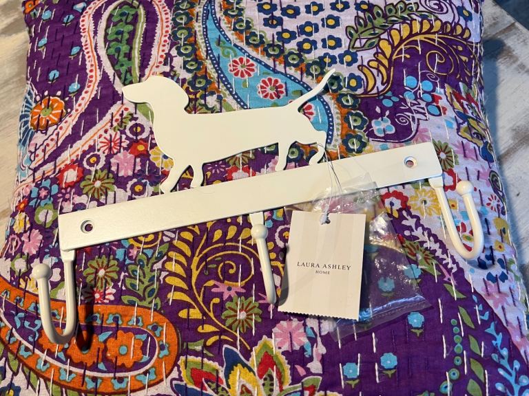 LAURA ASHLEY CREAM PAINTED METAL SAUSAGE DOG DACHSHUND HOOKS BNWT