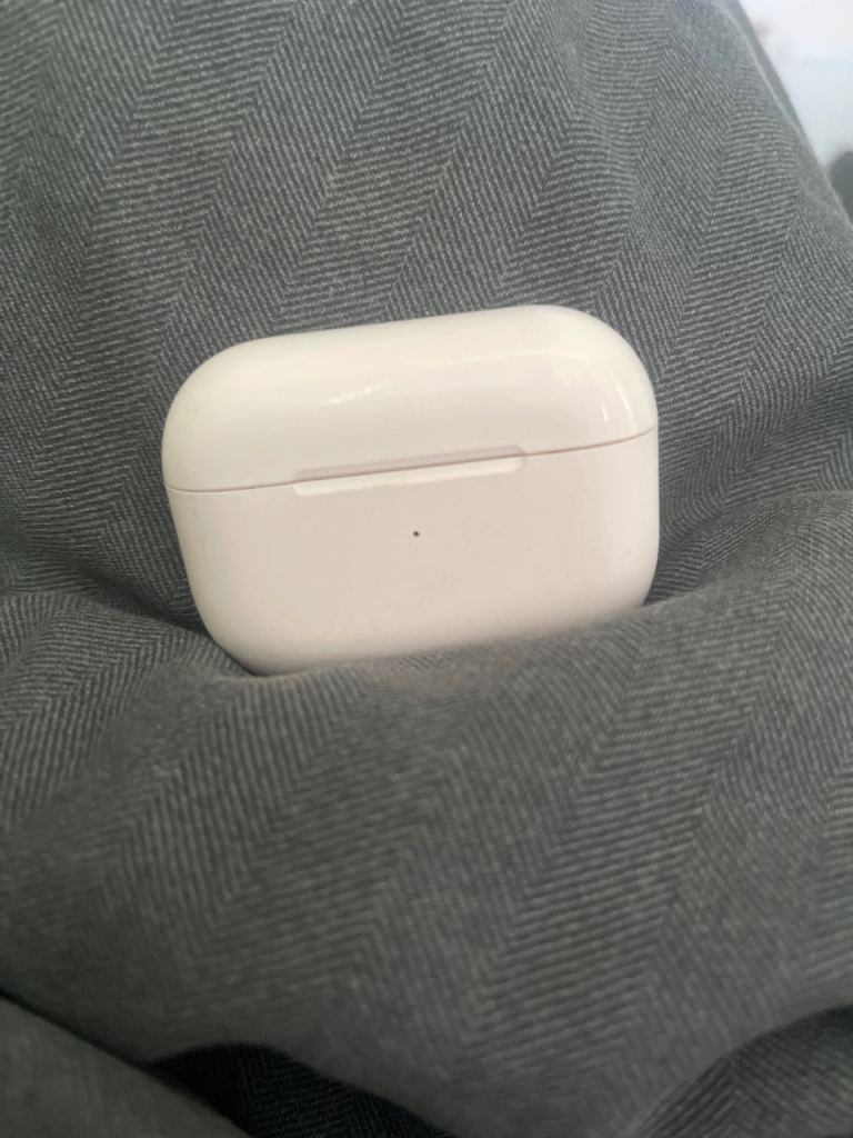 Apple AirPods Pro Charging Case – White, Good Condition