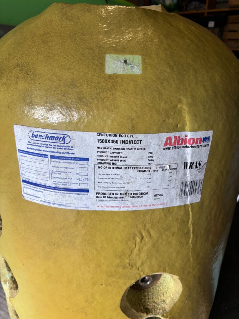 Hot water tank