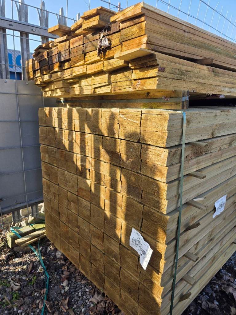 FEATHER EDGE TIMBER BOARDS