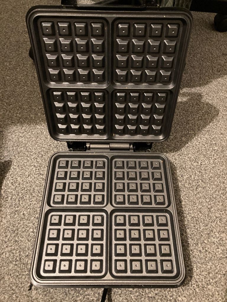 VonShef large 4 square wafflemaker 1100W