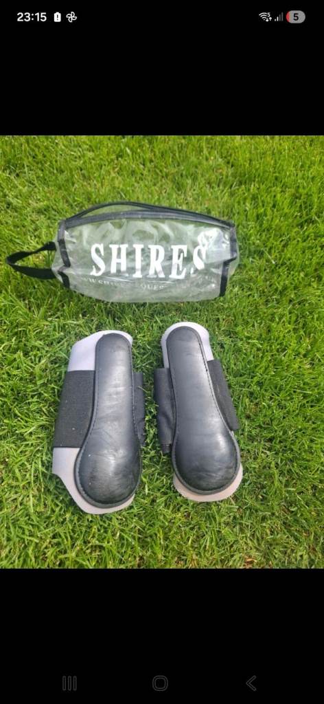 Shires Equestrian Horse Boots and Storage Bag – Good Condition