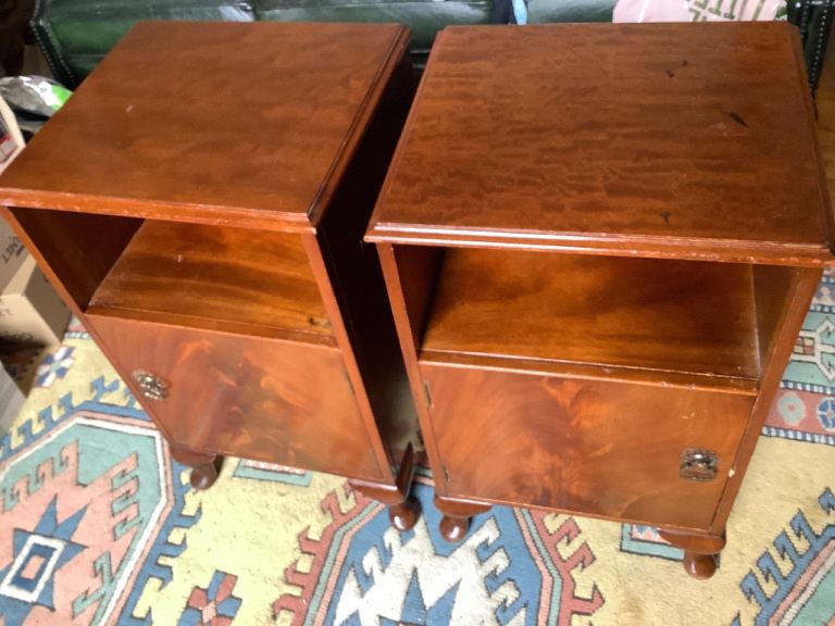 2 SOLID WOOD. BEDSIDE CABINETS 
