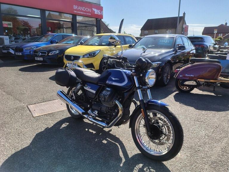 2022 Moto Guzzi V7 IV Special Roadster/Retro Petrol Manual