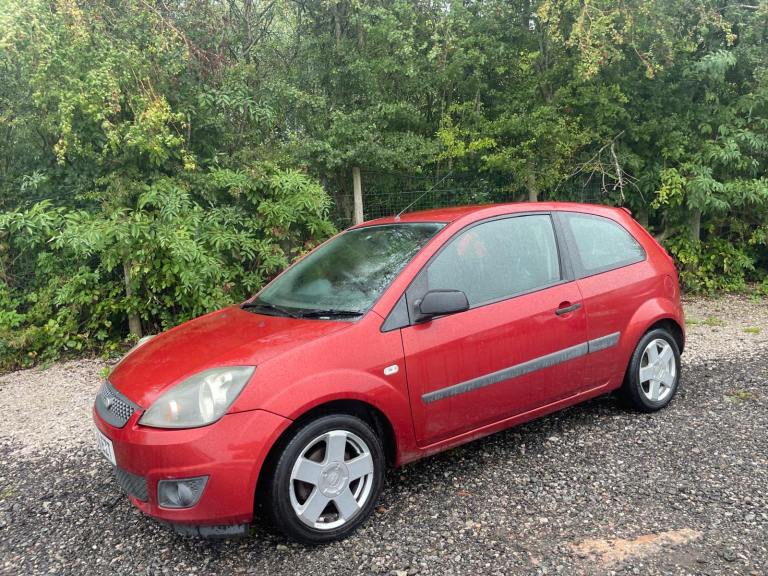 FORD FIESTA 1.4 ZETEC CLIMATE 56 REG RED 3 DOOR MOT MARCH 27TH 2027 SERVICE HISTORY LOW INSURANCE