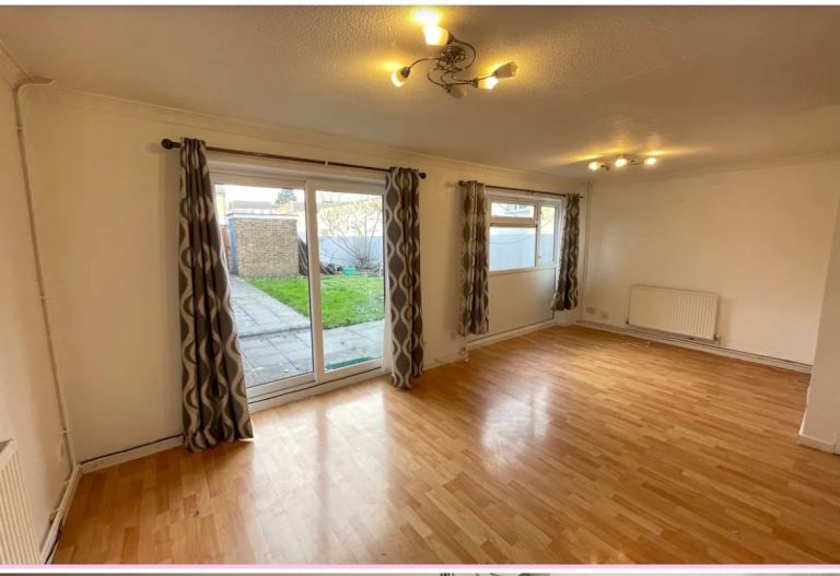 4 bed semi-detached house to rent Brussels Way, Luton LU3 £1695pcm