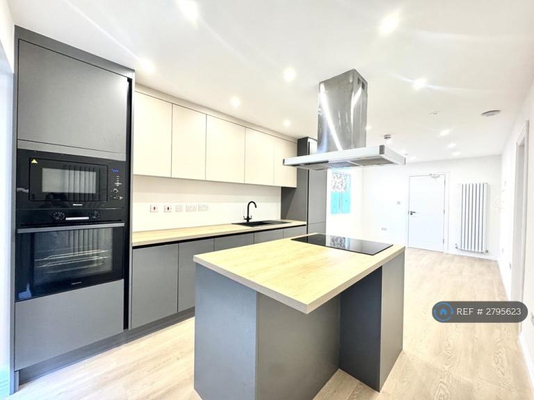 1 bedroom flat in Beaulieu Drive, Pinner, HA5 (1 bed) (#2795623)