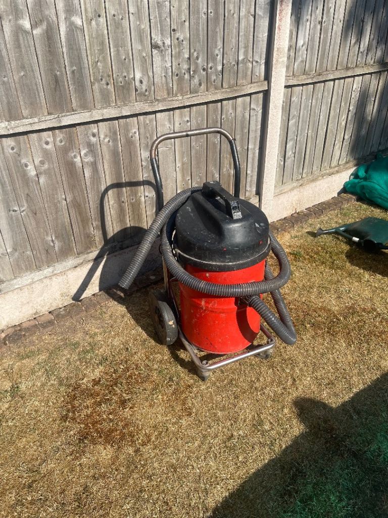 Industrial vacuum 