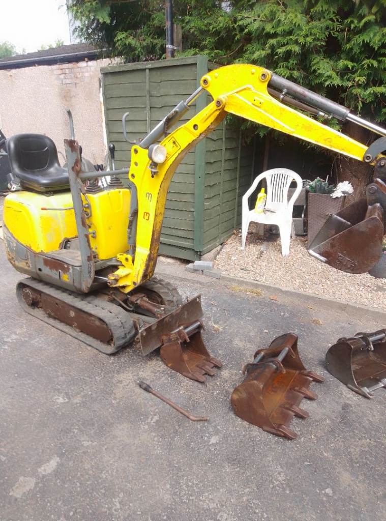 Mini digger micro excavator £6675.  Nw9