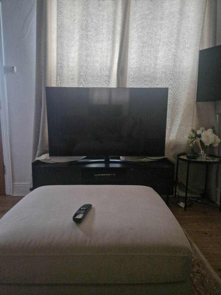 55 inches LG smart TV and TV stand