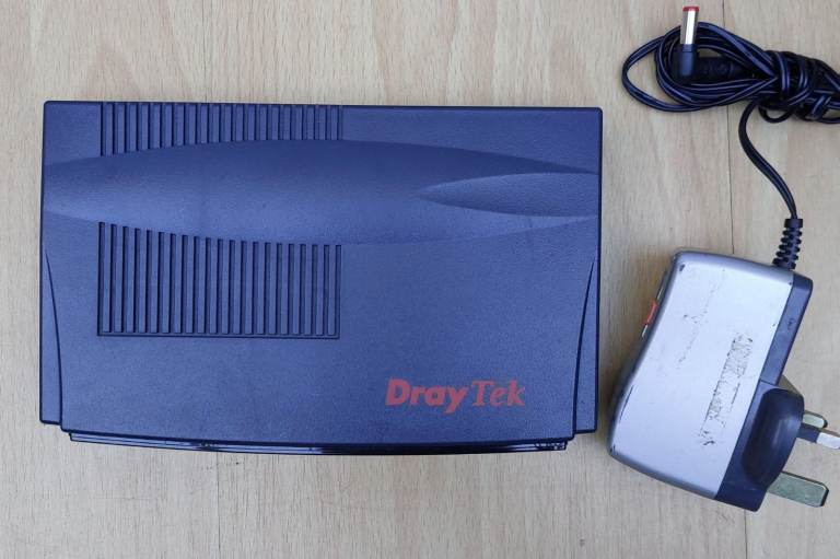 DrayTek Vigor 100 Series ADSL2+ Ethernet Modem 4x LAN Port 1x ADSL2+ 
