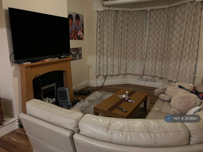 4 bedroom house in Newcastle Road, Sunderland, SR5 (4 bed) (#203883)