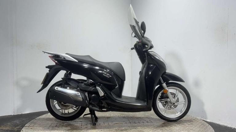 Honda SH300i SH 300 2016 32K VERY CLEAN MOT JAN 2027 300CC SCOOTER