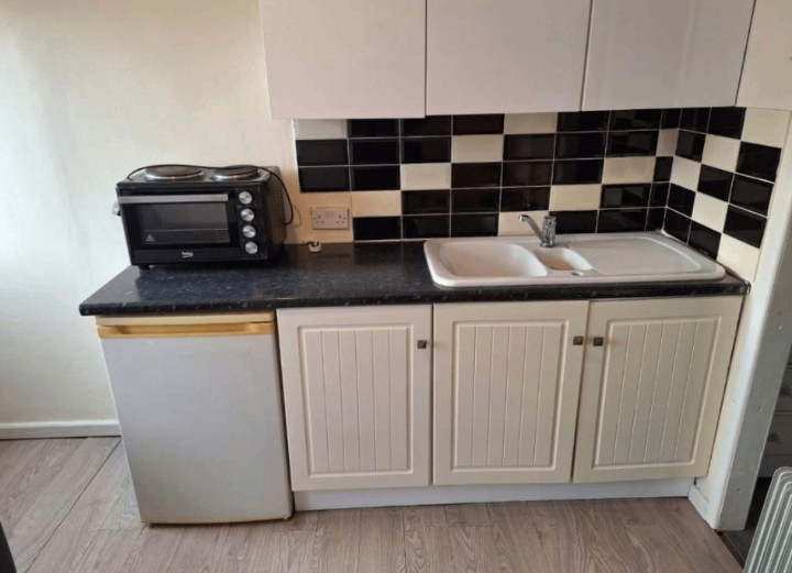 Self-contained Studio Flat