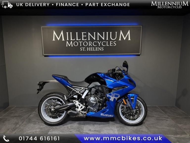 SUZUKI GSX-8R SPORTS BIKE