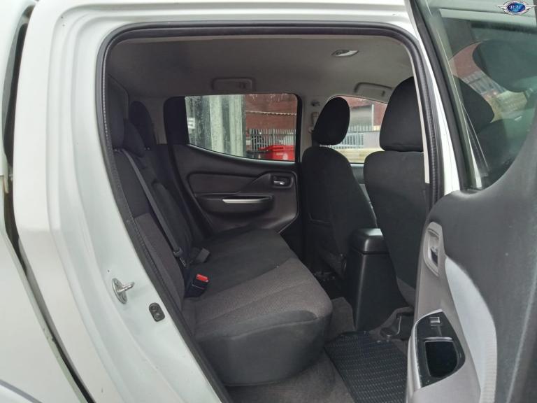 MITSUBISHI L200 2.4 DI-D DC Titan White Manual Diesel 2017