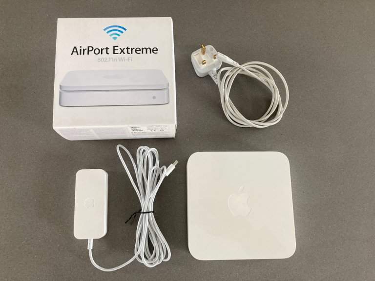 Apple AirPort Extreme A1354 (4th Generation) Wireless Router (with original box, discs, etc)