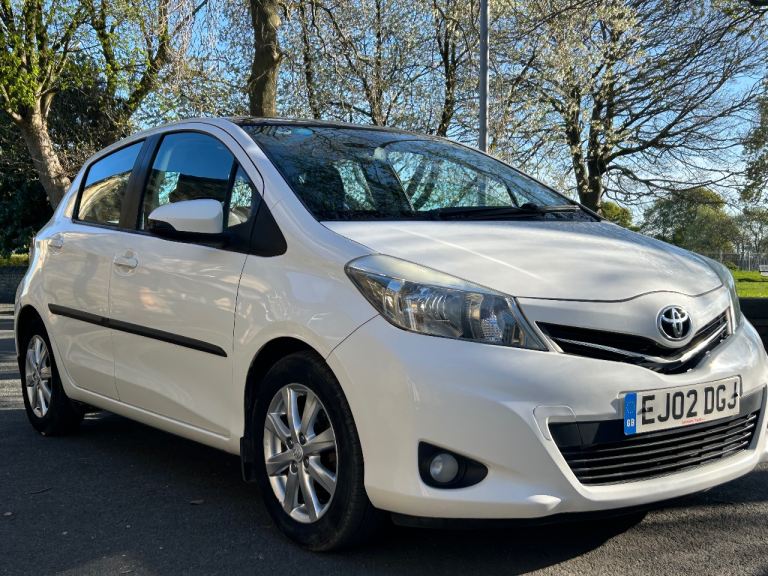 Auto Toyota Yaris 2012