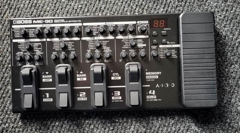 Boss ME-90 Guitar Multi-Effects unit with Gator Padded Case and Power Supply!