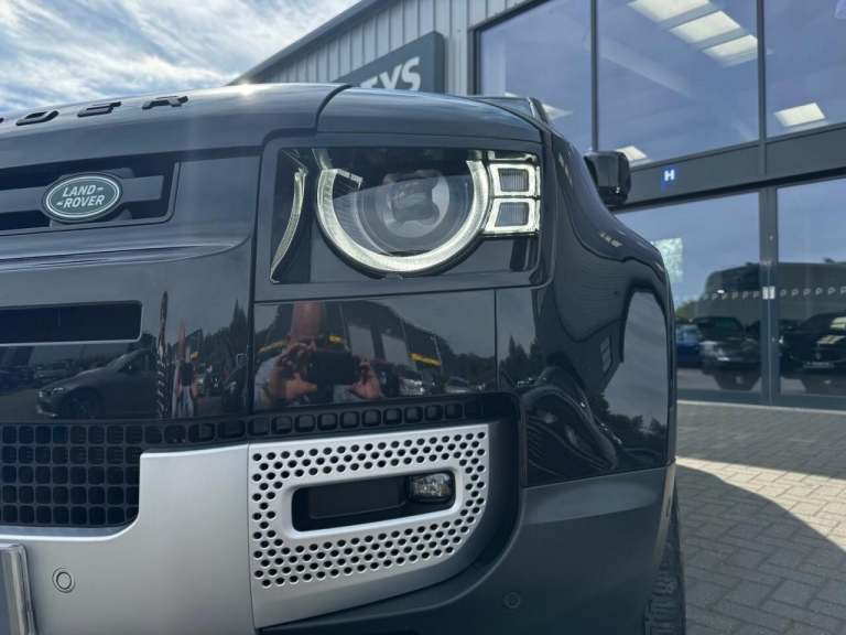 2023 Land Rover Defender 3.0 D250 Hard Top SE Auto PANEL VAN DIESEL Automatic