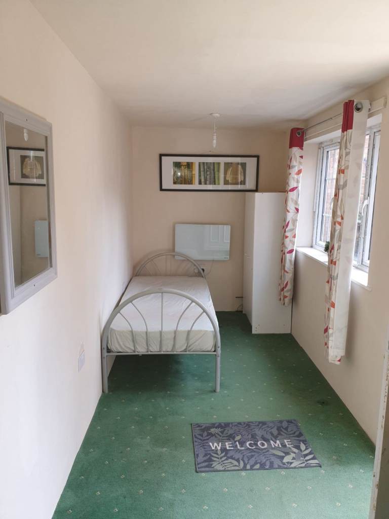 Single studio for rent in Bury Park, Luton