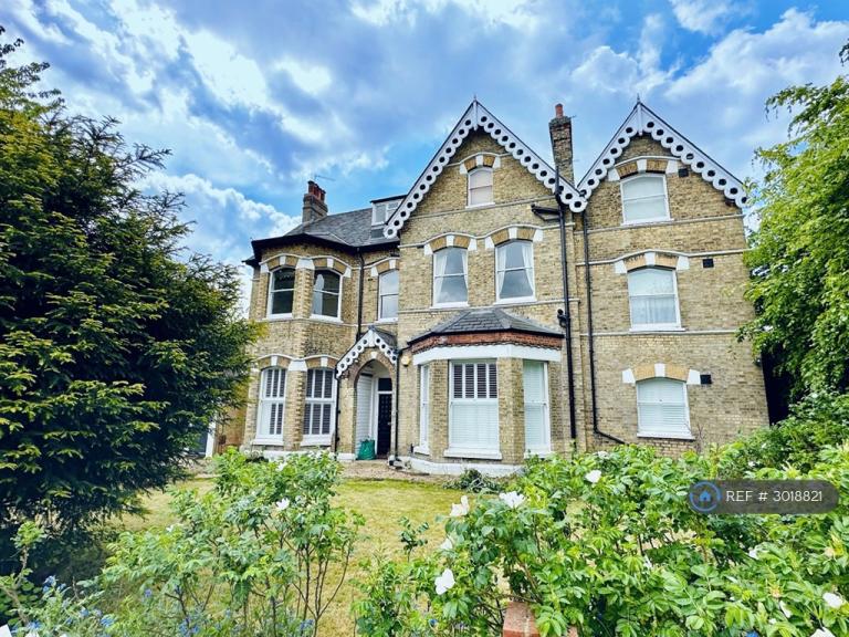 2 bedroom flat in Shortlands Grove, Bromley, BR2 (2 bed) (#3018821)