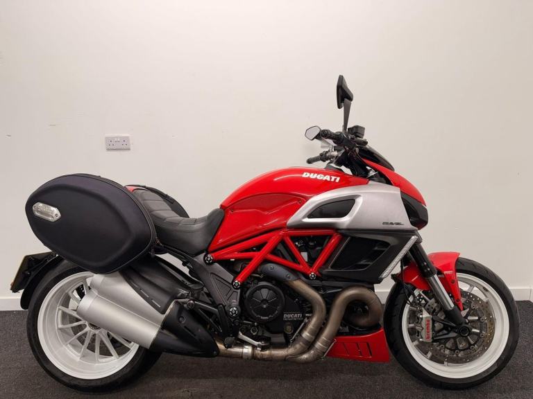 DUCATI DIAVEL STRIPE ** PANNIERS - DIGITAL DISPLAY - KEYLESS RIDE ** 