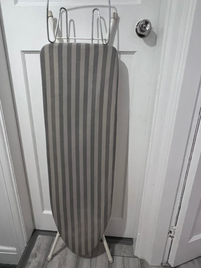 Ironing board 