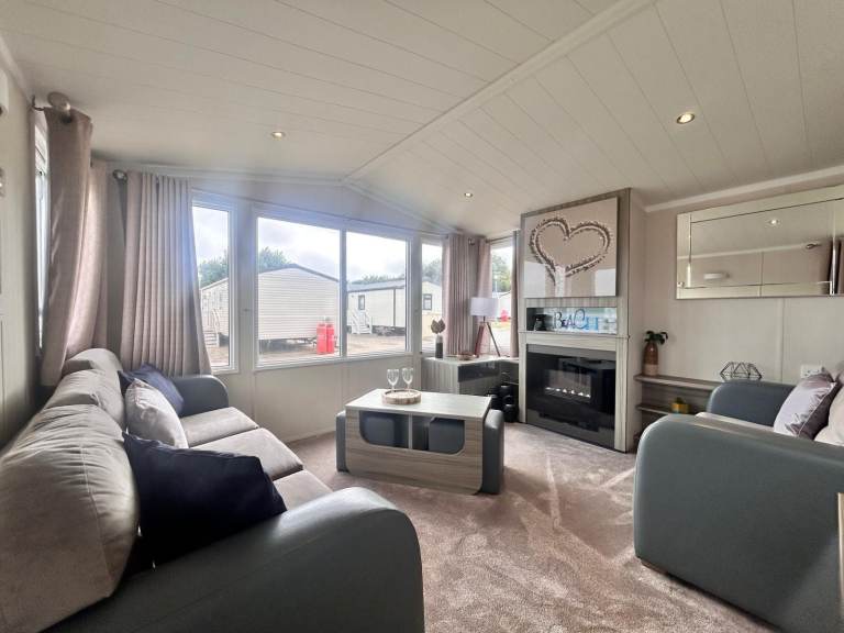 Cheapest 3 bedroom caravan in Suffolk and Norfolk! Open 11.5 Months! Get the keys today! 