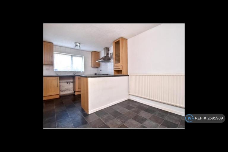 3 bedroom house in Holyrood Walk, Corby, NN18 (3 bed) (#2695939)