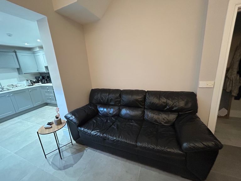 Black Leather 3-Seater Sofa – Good Condition