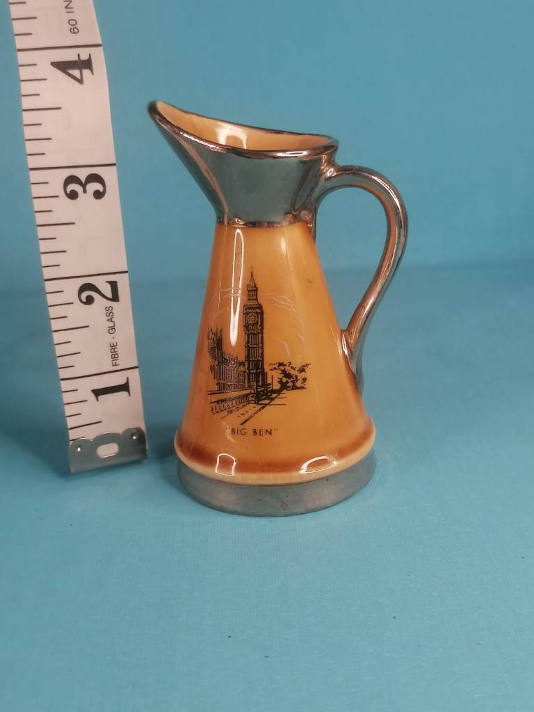 Vintage Wade England London Souvenir Jug. MINIATURE.
