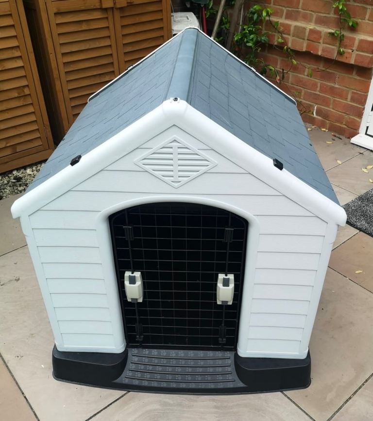 Indoor outdoor dog house 