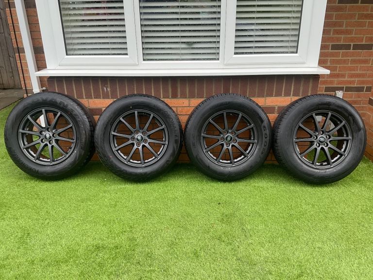 Range Rover evogue 2021 / jaguar 17inch alloy with excellent premium tyres with tpms 