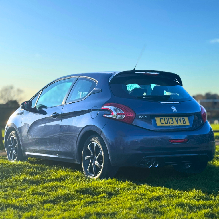 Peugeot, 208, 1 Owner, Hatchback, 2013, Manual, 999 (cc), 3 doors