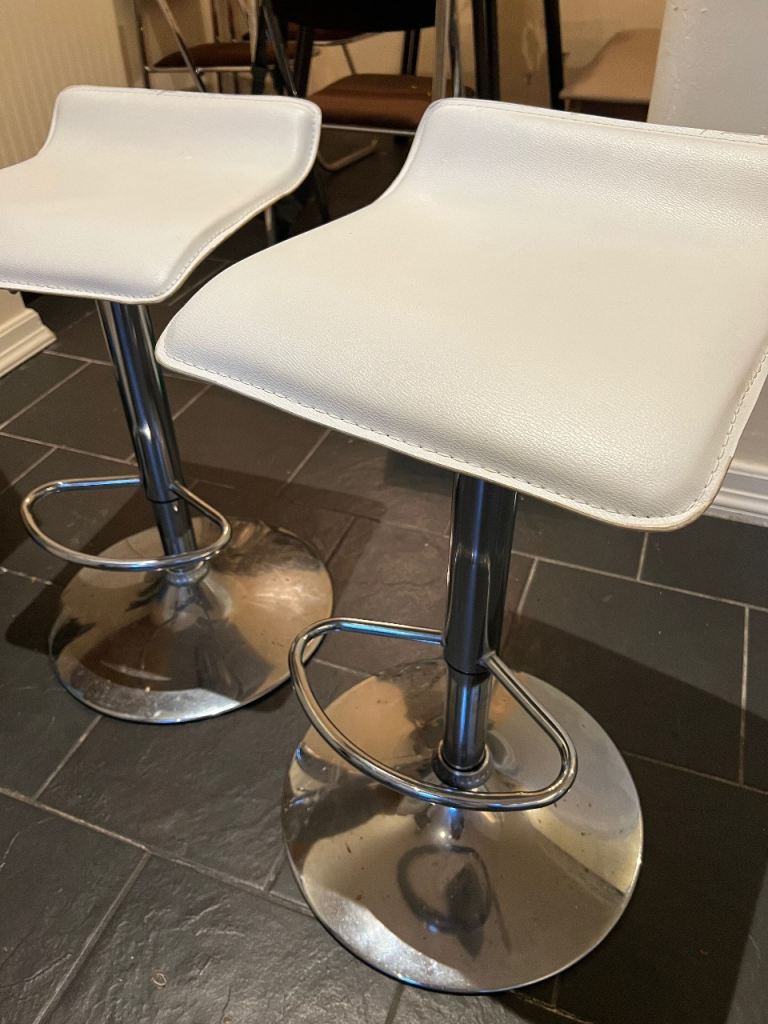 2x Kitchen stools 