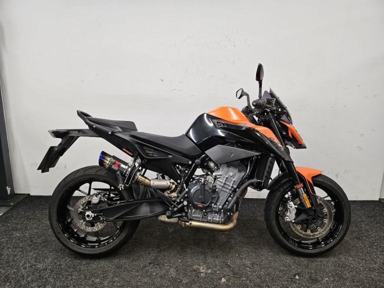 KTM 890 DUKE ** LOW MILEAGE - BLACK WIDOW EXHAUST - HEADLIGHT PROTECTOR **