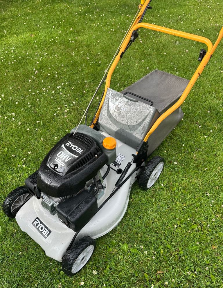 Ryobi 18”cut petrol Selfdrive lawnmower like new heavy gauge steel deck mower serviced 