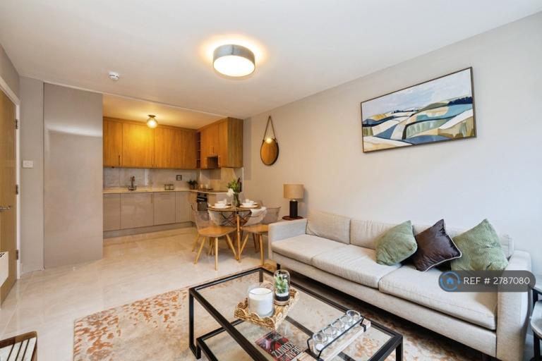 1 bedroom flat in Commercial Road, London, E1 (1 bed) (#2787080)